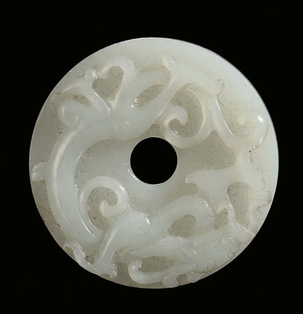 Disco pi in giada bianca scolpita con drago, Cina, Dinastia Qing, XIX secolo