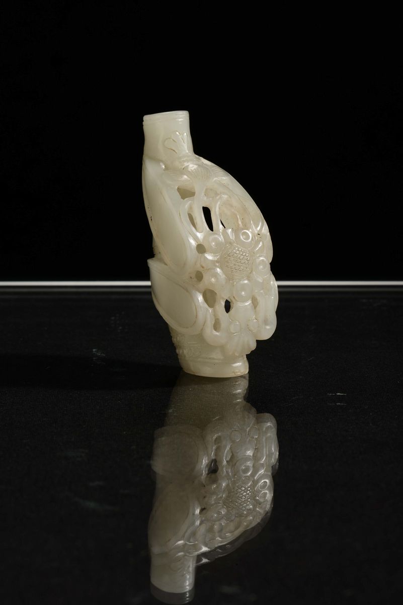 Piccola Snuff Bottle a Guisa di Ramo di Bambù in Giada Bianca, Cina, Dinastia Qing, XIX Secolo