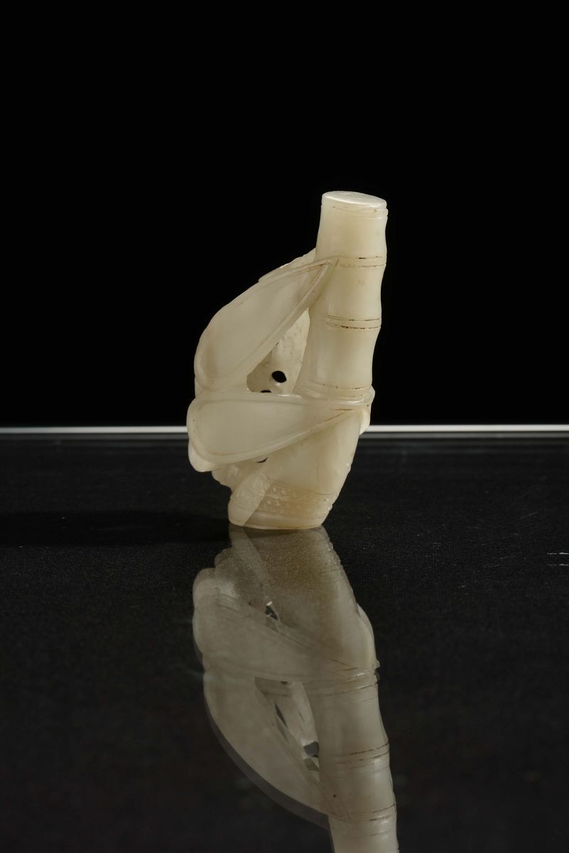 Piccola Snuff Bottle a Guisa di Ramo di Bambù in Giada Bianca, Cina, Dinastia Qing, XIX Secolo