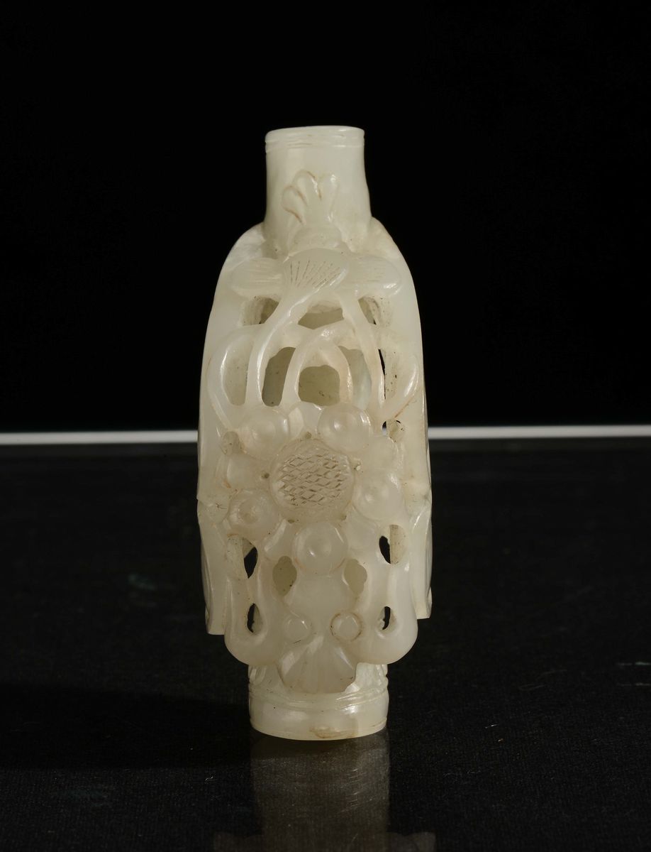 Piccola Snuff Bottle a Guisa di Ramo di Bambù in Giada Bianca, Cina, Dinastia Qing, XIX Secolo