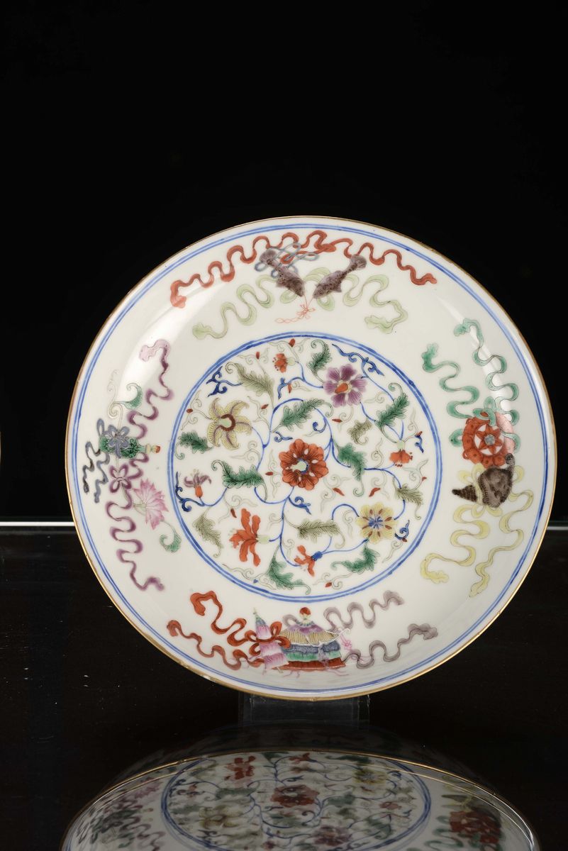 Coppia di Piatti in Porcellana Policroma con Decoro a Fiori, XX Secolo