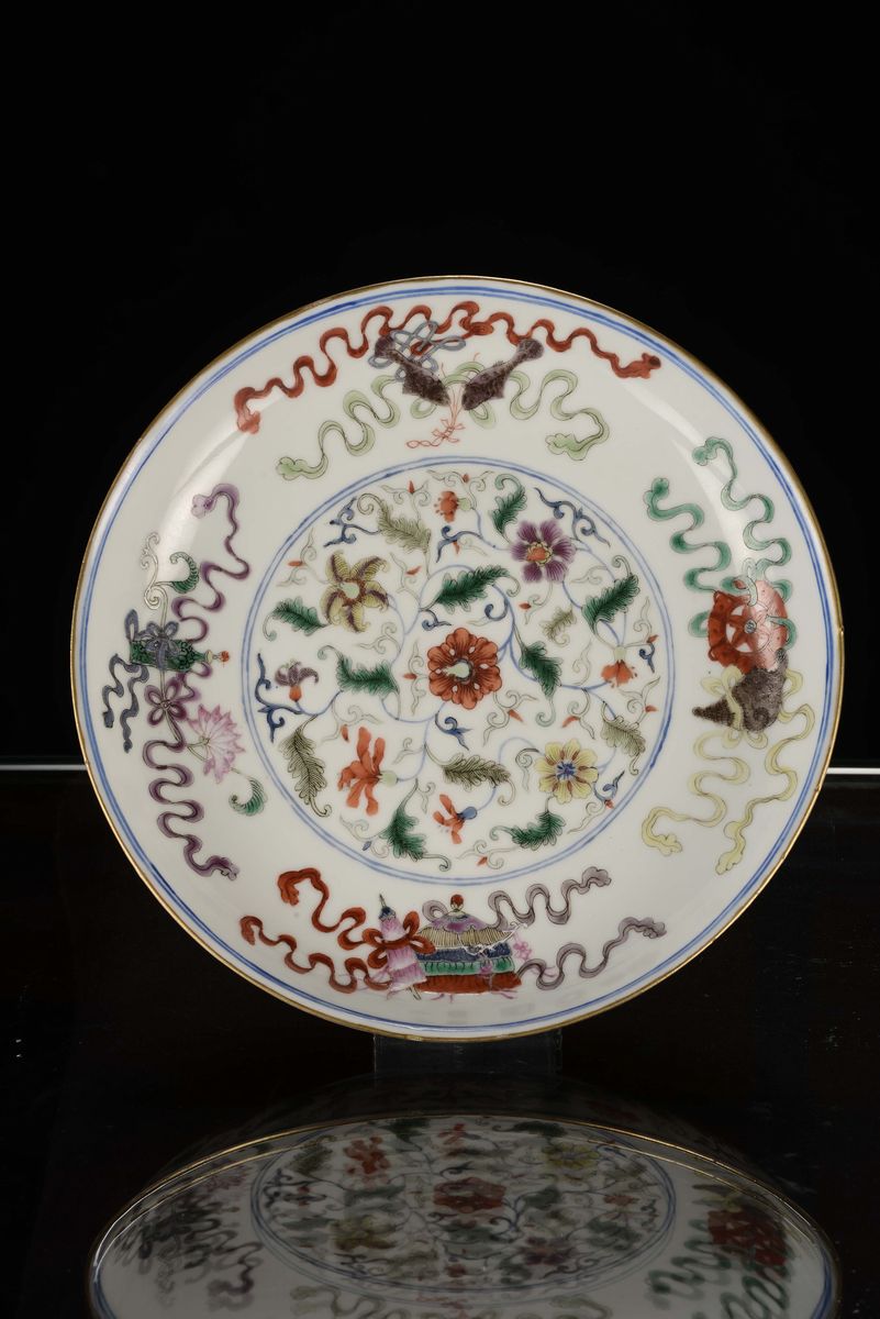 Coppia di Piatti in Porcellana Policroma con Decoro a Fiori, XX Secolo