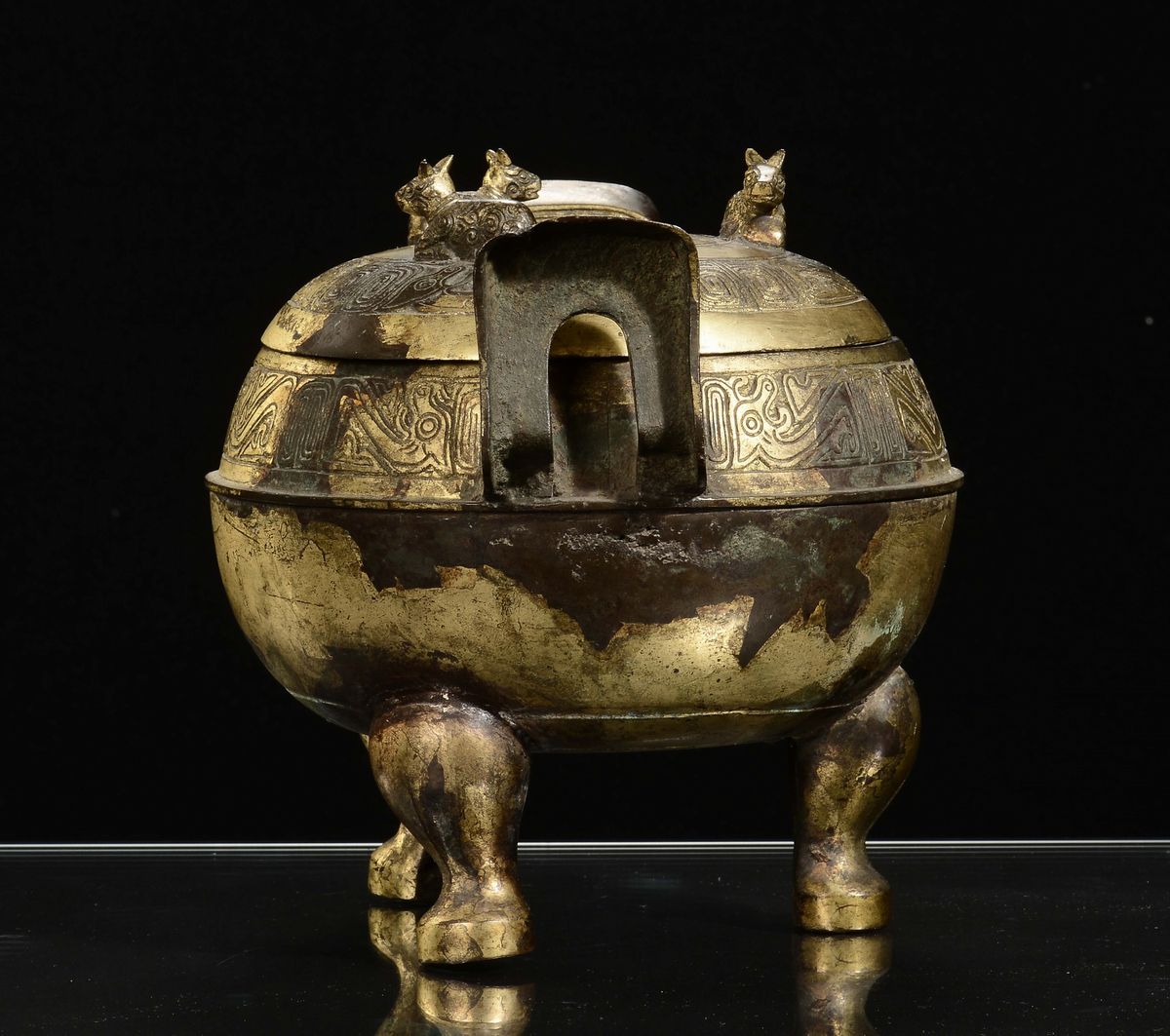 Incensiere in Bronzo Dorato con Coperchio con Decoro Stilizzato, Cina, Dinastia Ming, XVII Secolo