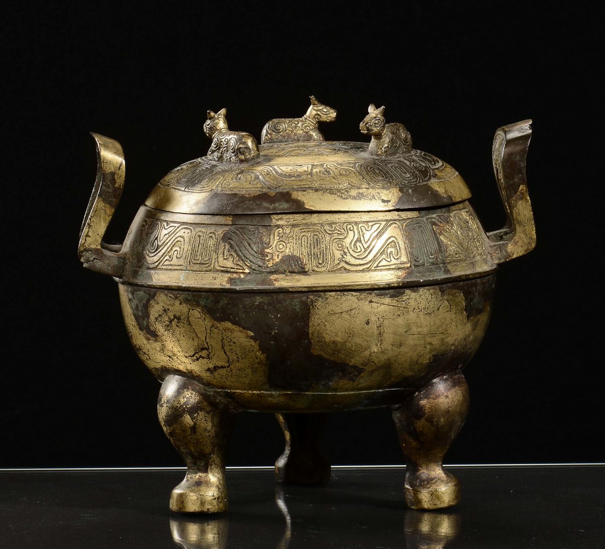 Incensiere in Bronzo Dorato con Coperchio con Decoro Stilizzato, Cina, Dinastia Ming, XVII Secolo