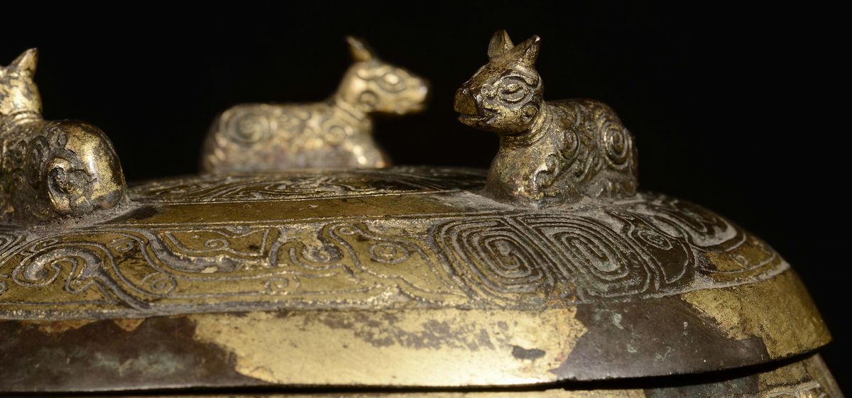 Incensiere in Bronzo Dorato con Coperchio con Decoro Stilizzato, Cina, Dinastia Ming, XVII Secolo