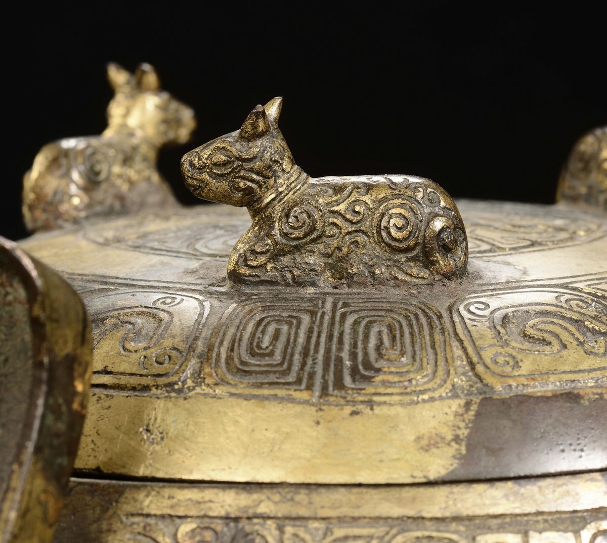 Incensiere in Bronzo Dorato con Coperchio con Decoro Stilizzato, Cina, Dinastia Ming, XVII Secolo