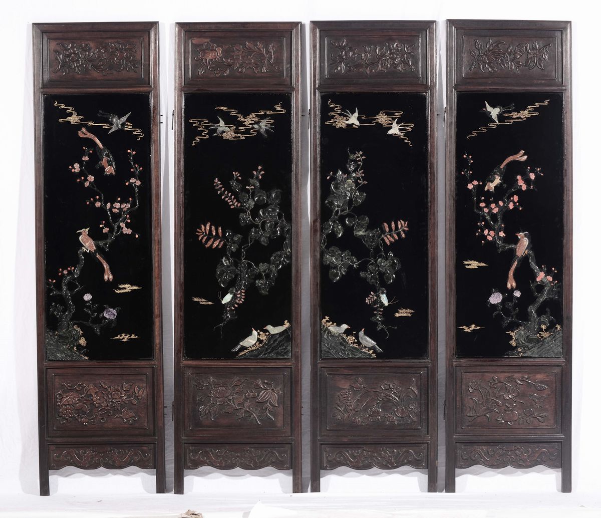 Paravento a Quattro Ante con Applicazioni in Corallo, Giada e Pietre Dure, Cina, Dinastia Qing, X...