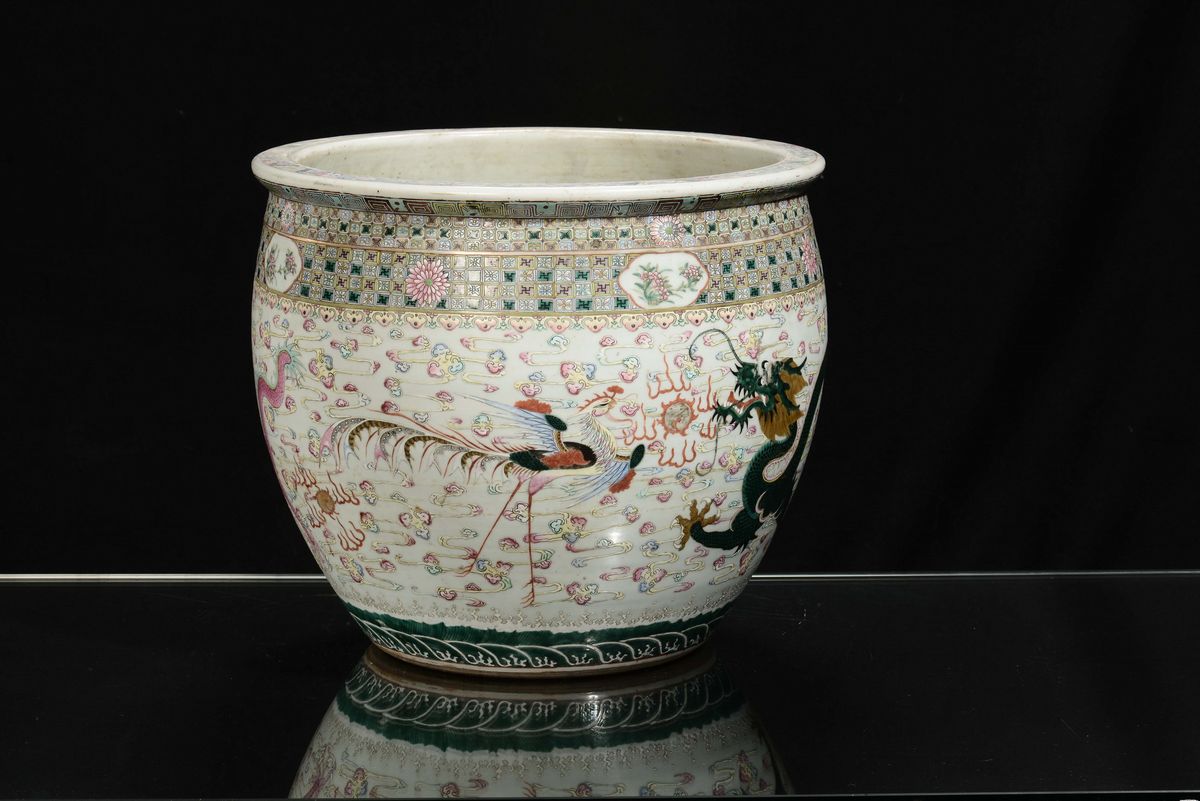 Cachepot in Porcellana Policroma con Decoro Floreale e Dragoni, Cina, Dinastia Qing, XIX Secolo