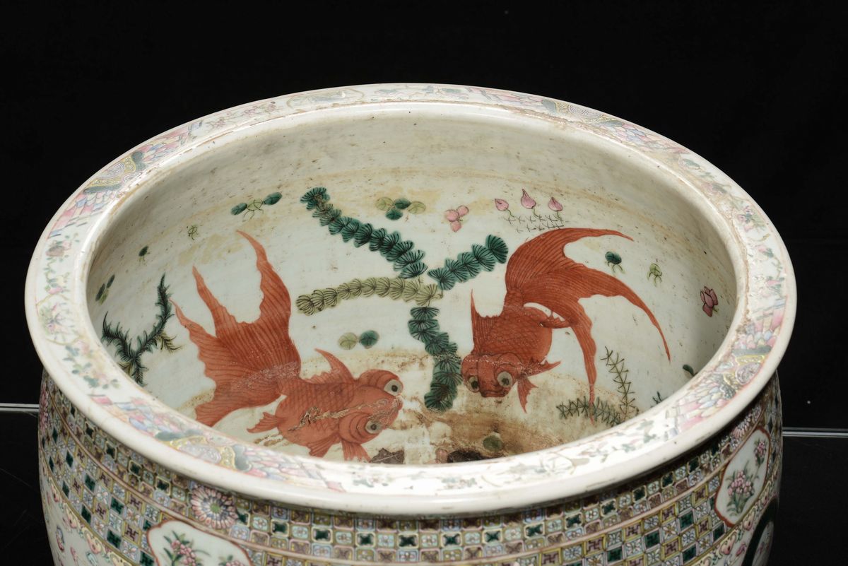 Cachepot in Porcellana Policroma con Decoro Floreale e Dragoni, Cina, Dinastia Qing, XIX Secolo