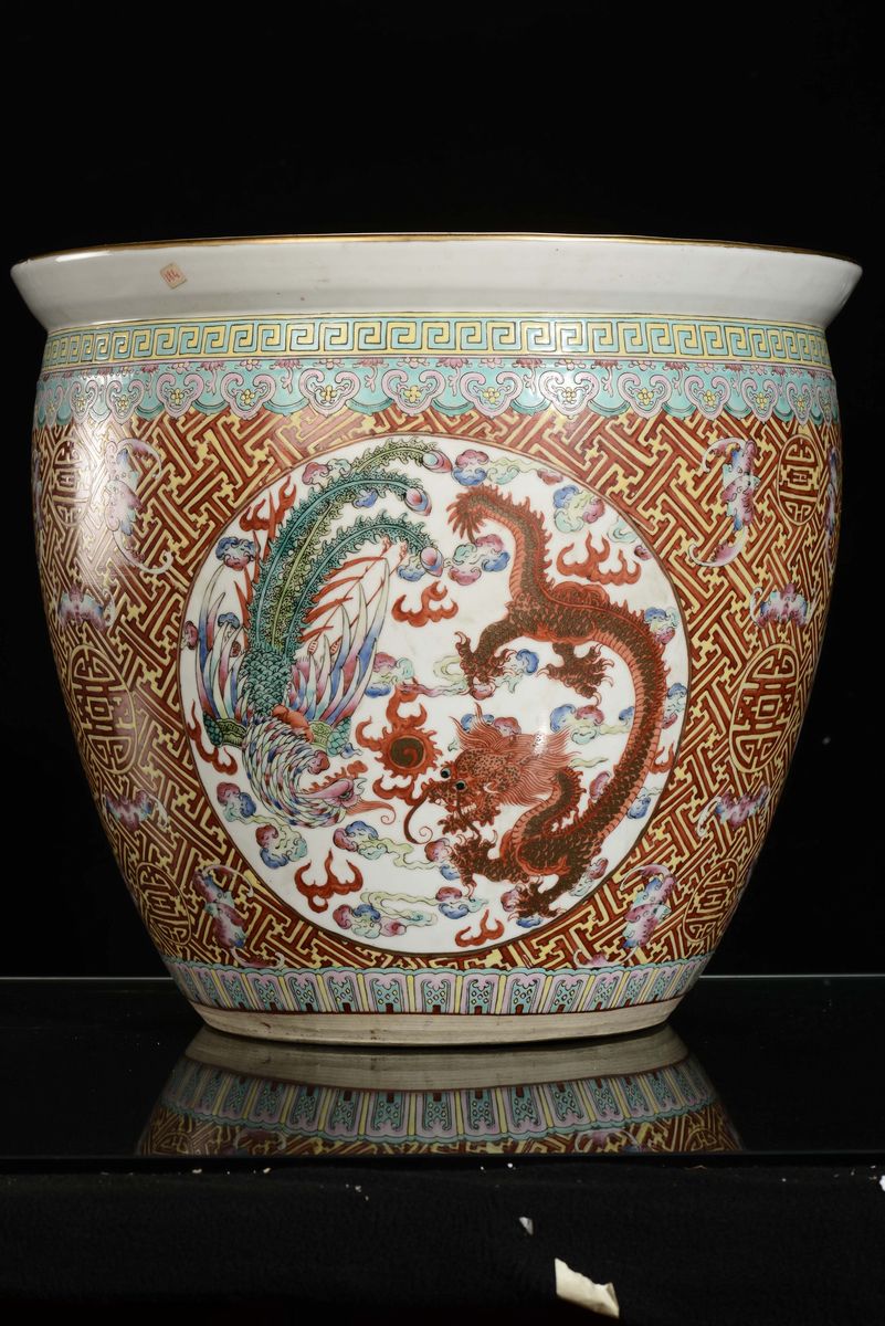 Cachepot in Porcellana Policroma Decorata con Forme Stilizzate e Rosone Centrale con Raffigurazio...