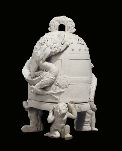 Scatola in Biscuit con Drago in Rilievo, Cina, Dinastia Qing, XIX Secolo