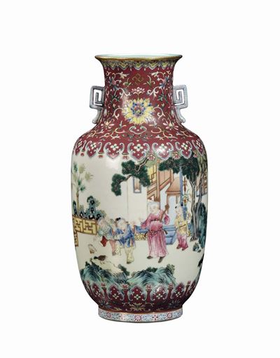 Importante Vaso in Porcellana Policroma Famiglia Rosa Decorata con Scene di Vita Orientale, Cina,...