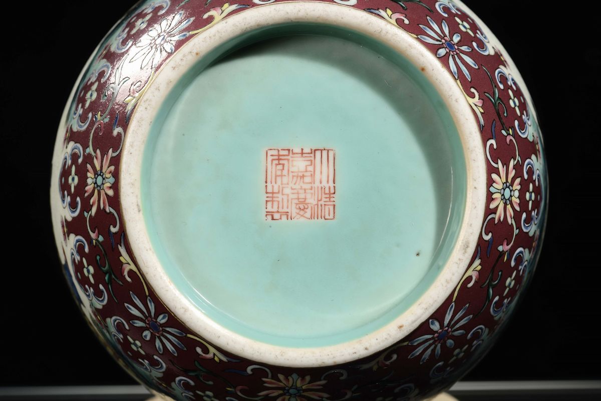 Importante Vaso in Porcellana Policroma Famiglia Rosa Decorata con Scene di Vita Orientale, Cina,...