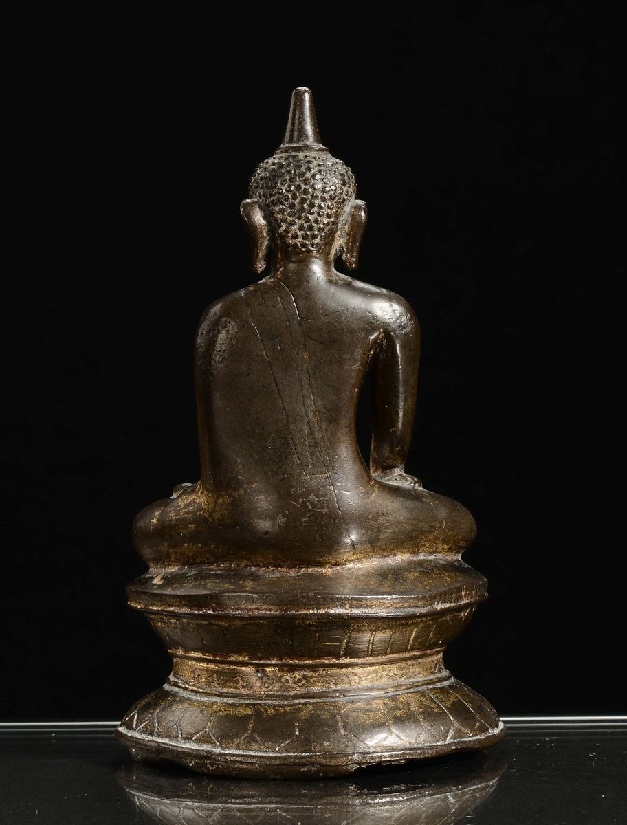 Sakyamuni in Bronzo con Patina Scura, Thailandia, XIX Secolo