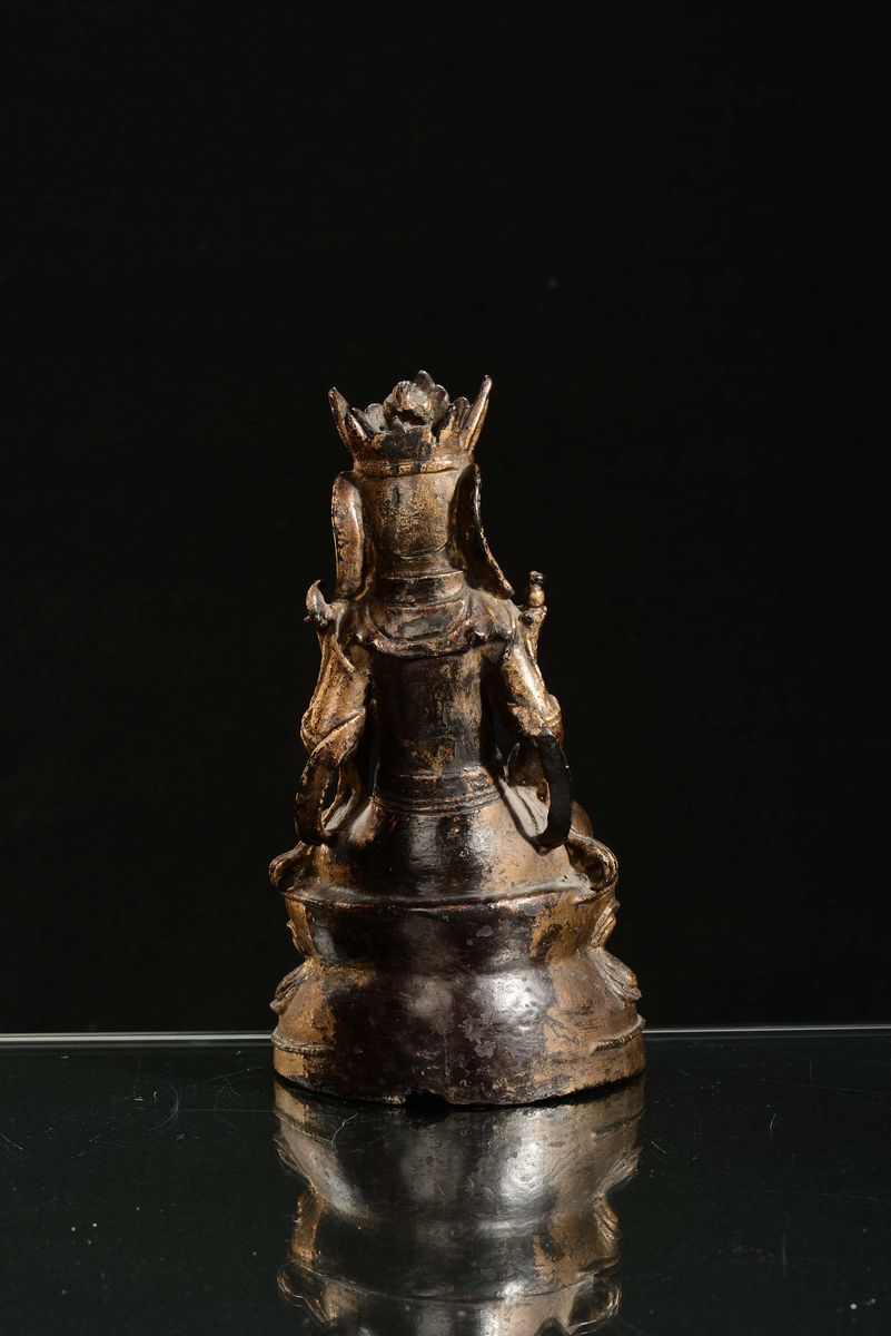 Figura di Sakyamuni Seduto in Bronzo Dorato, Cina, Dinastia Ming, XVII Secolo