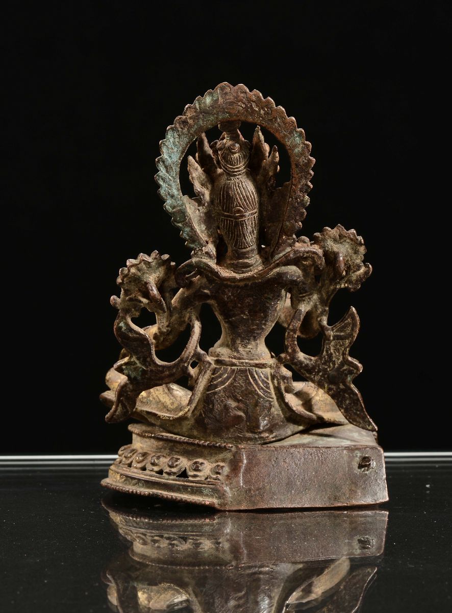 Amitayus in Bronzo Dorato Entro Fiori, Cina, Dinastia Ming, XVII Secolo