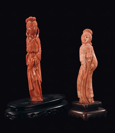 Due Figure di Guanyin in Corallo, Cina, Inizio XX Secolo