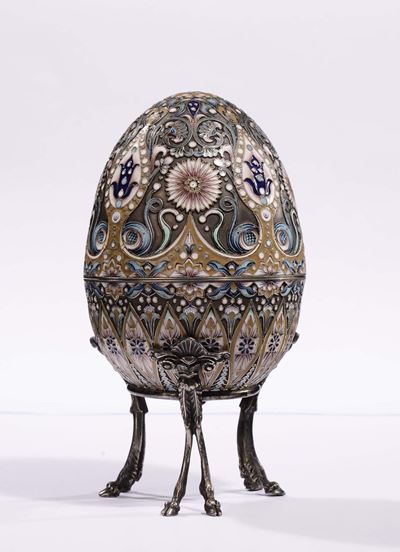 Uovo in Argento e Smalti Cloisonnè Policromi. Punzoni Russi della Città di Mosca con Datario 1892