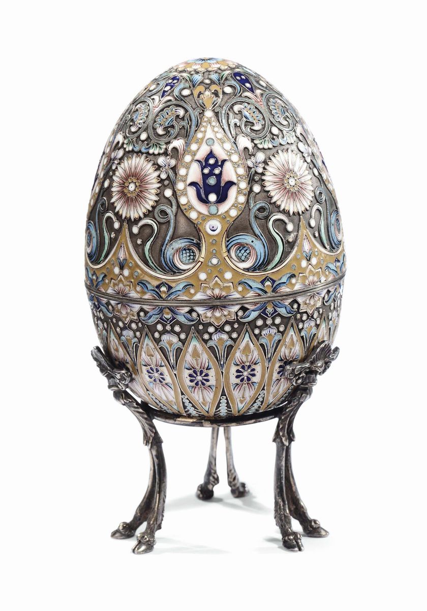 Uovo in Argento e Smalti Cloisonnè Policromi. Punzoni Russi della Città di Mosca con Datario 1892