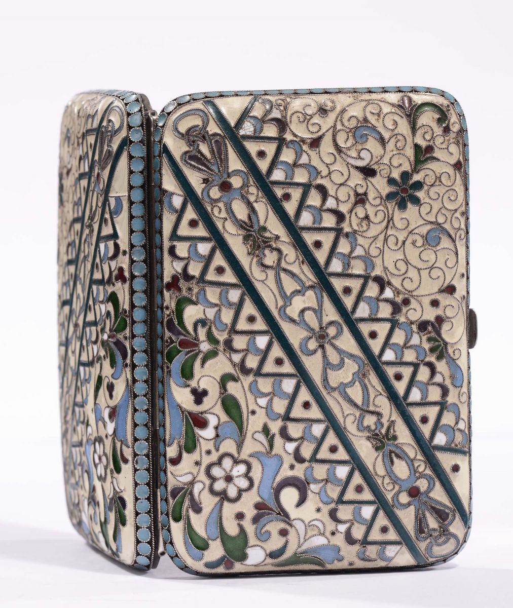 Portasigarette in Argento e Smalti Cloisonnè. Russia. Inizio XX Secolo