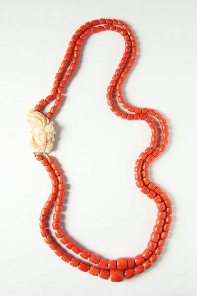 Collana Composta da Due Fili di Corallo Mediterraneo