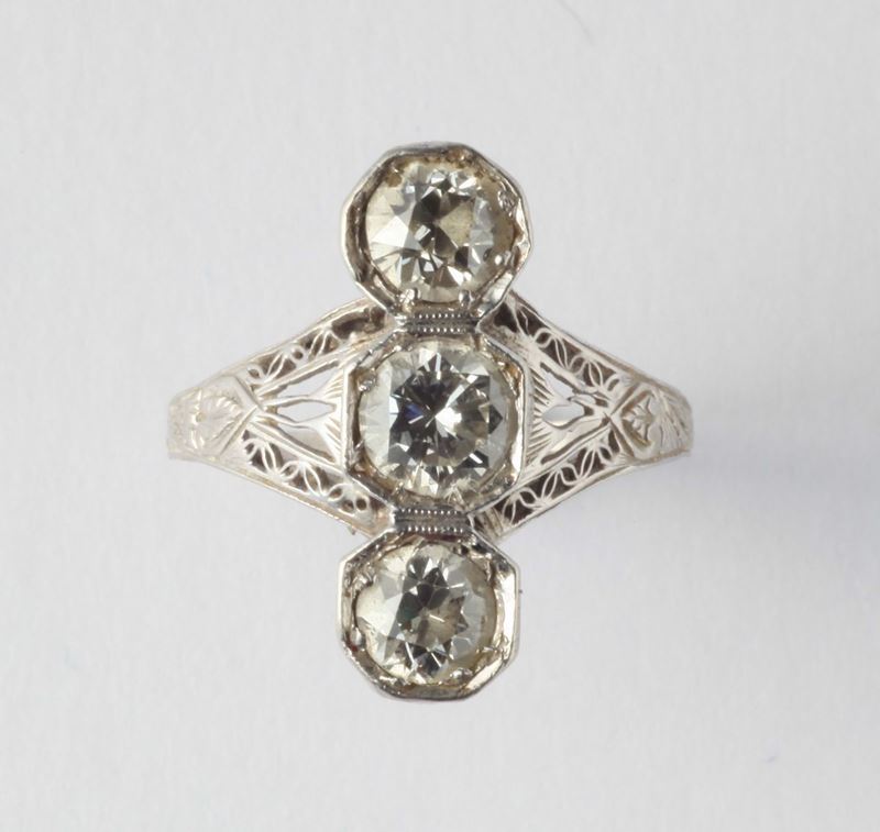 Anello con tre diamanti di vecchio taglio  - Asta Argenti e Gioielli - Cambi Casa d'Aste
