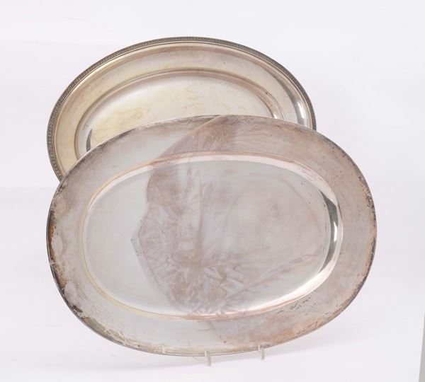 Due vassoi ovali in argento
