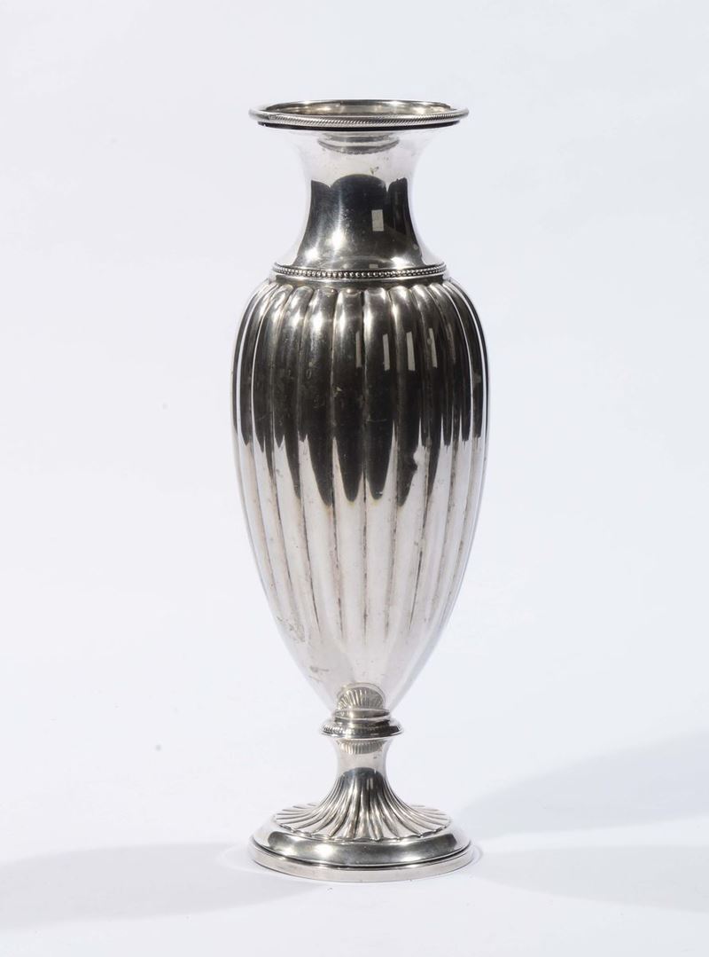 Vaso bacellato in argento  - Auction Silvers and Jewels - Cambi Casa d'Aste