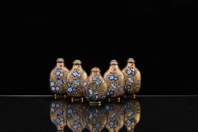 Cinque Snuff Bottle in Smalto Dorato