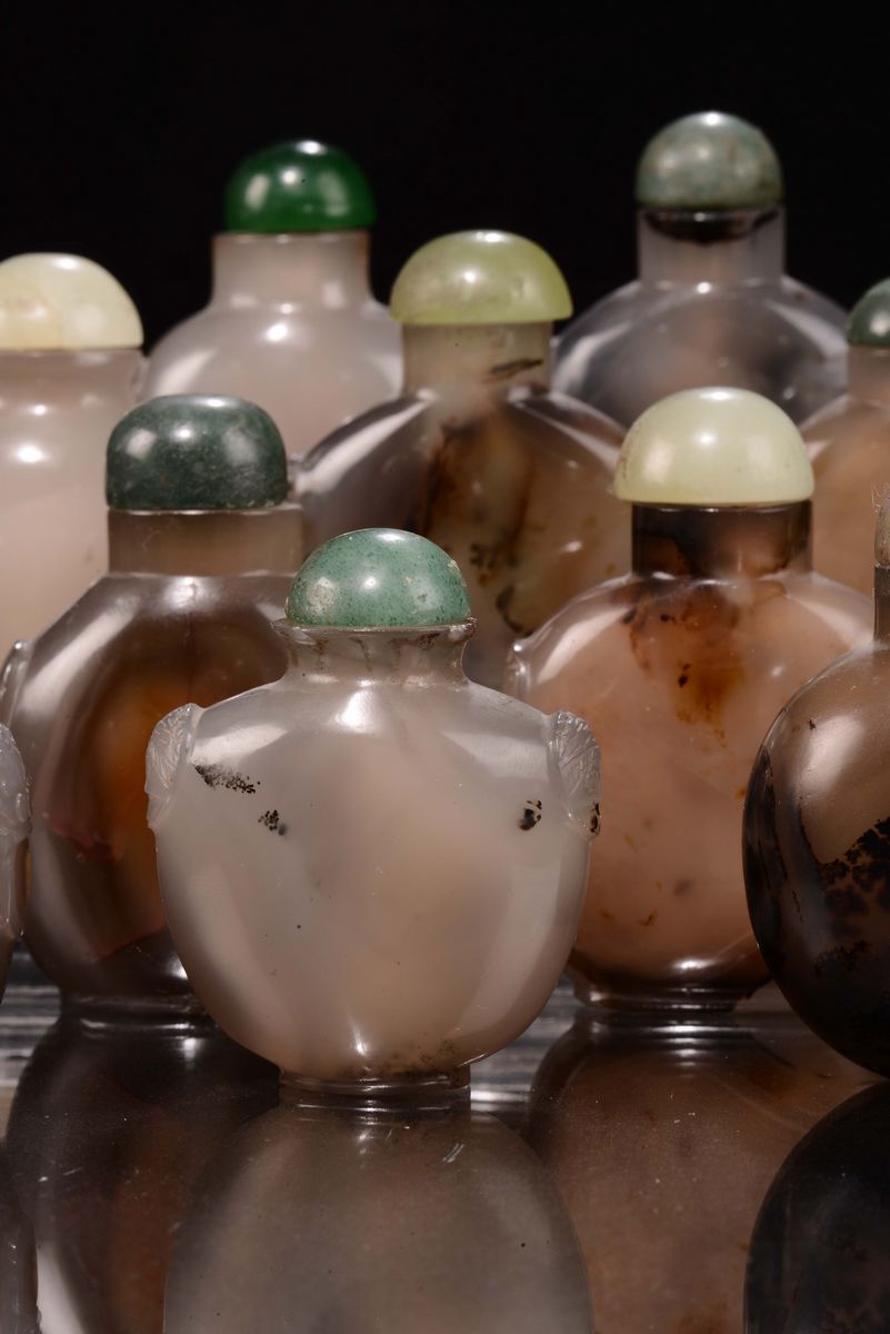 Dodici Snuff Bottle in Agata, Cina, Dinastia Qing, XIX Secolo