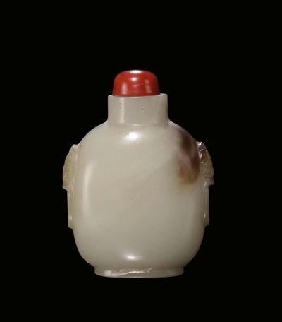 Snuff Bottle in Giada Bianco Celadon e Russet, Cina, Dinastia Qing, XIX Secolo