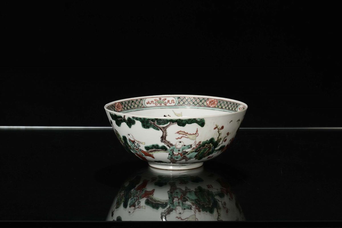 Coppia di Ciotole in Porcellana Policroma Decorate con Figure, Cina, Dinastia Qing, XIX Secolo