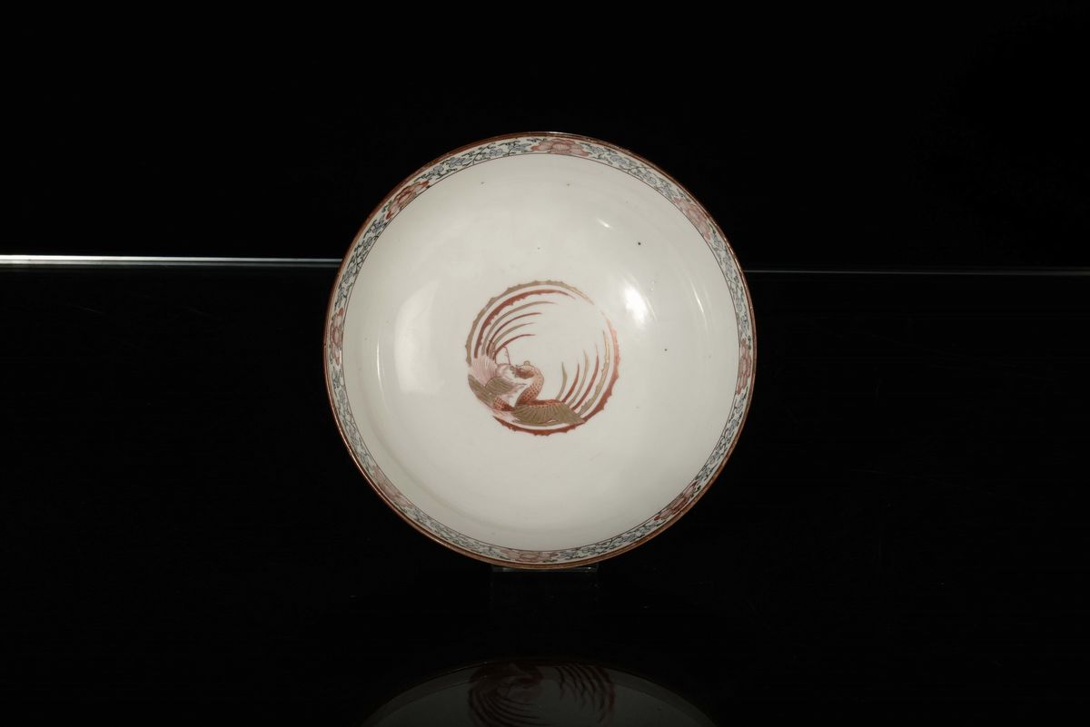 Ciotola in Porcellana Policroma Kakiemon con Decoro Floreale, Giappone, XIX Secolo