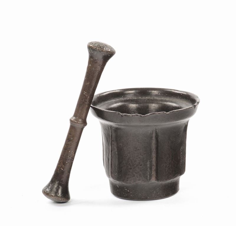 Mortaio in bronzo con pestello, XVIII secolo  - Asta Antiquariato e Dipinti Antichi - Cambi Casa d'Aste