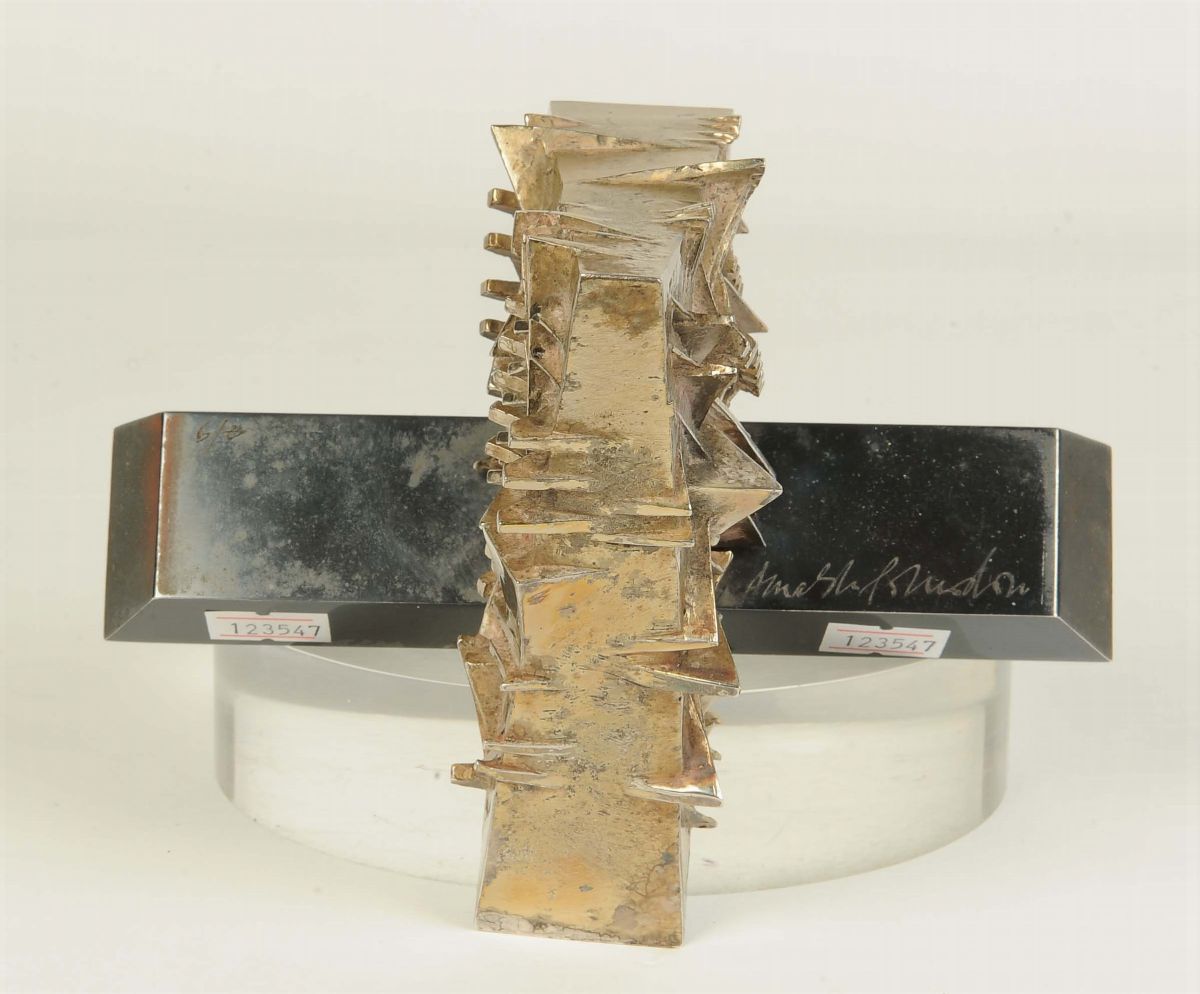 Arnaldo Pomodoro (1926)piramide, 1986