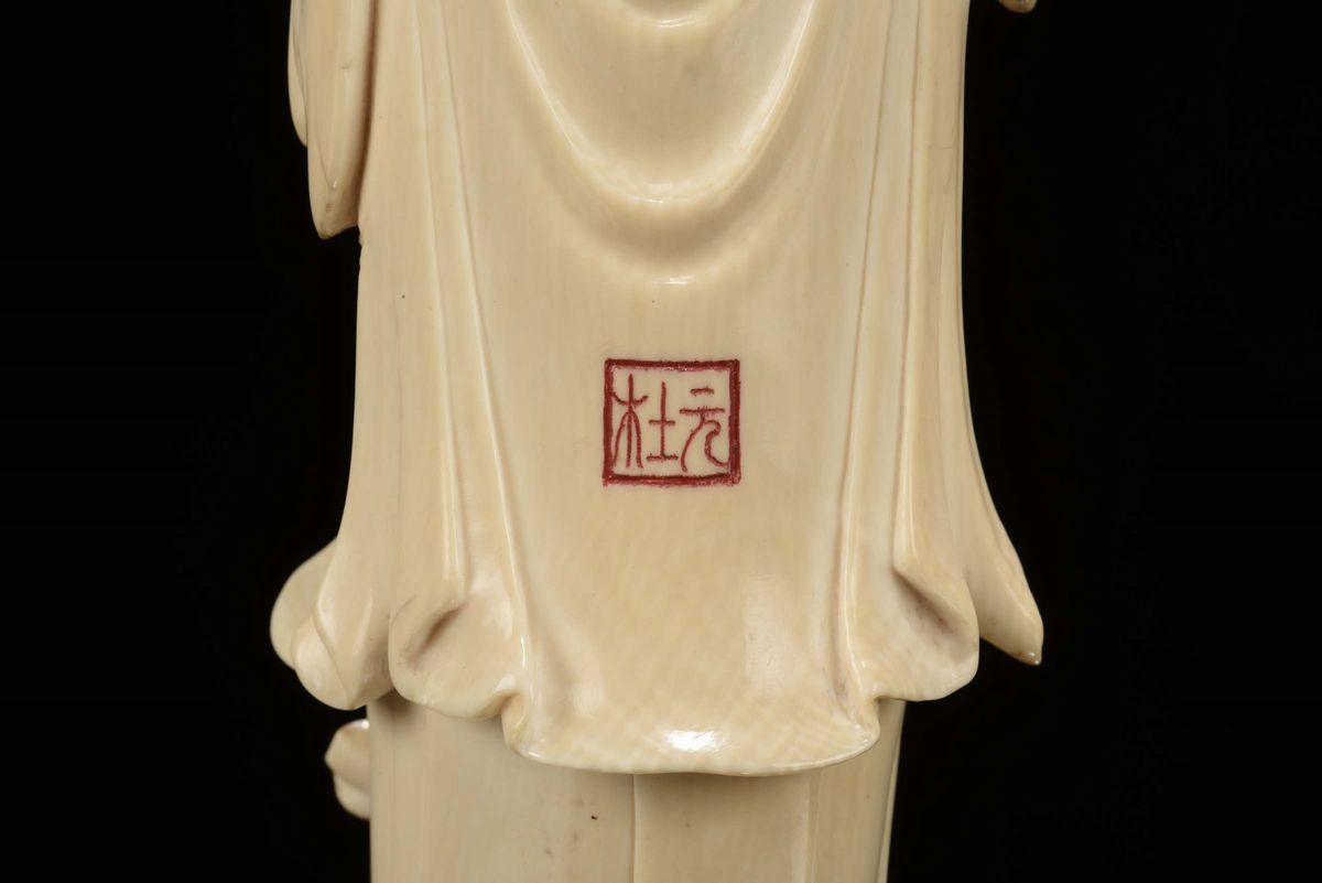 Lotto di Due Statuine in Avorio, Cina, Repubblica