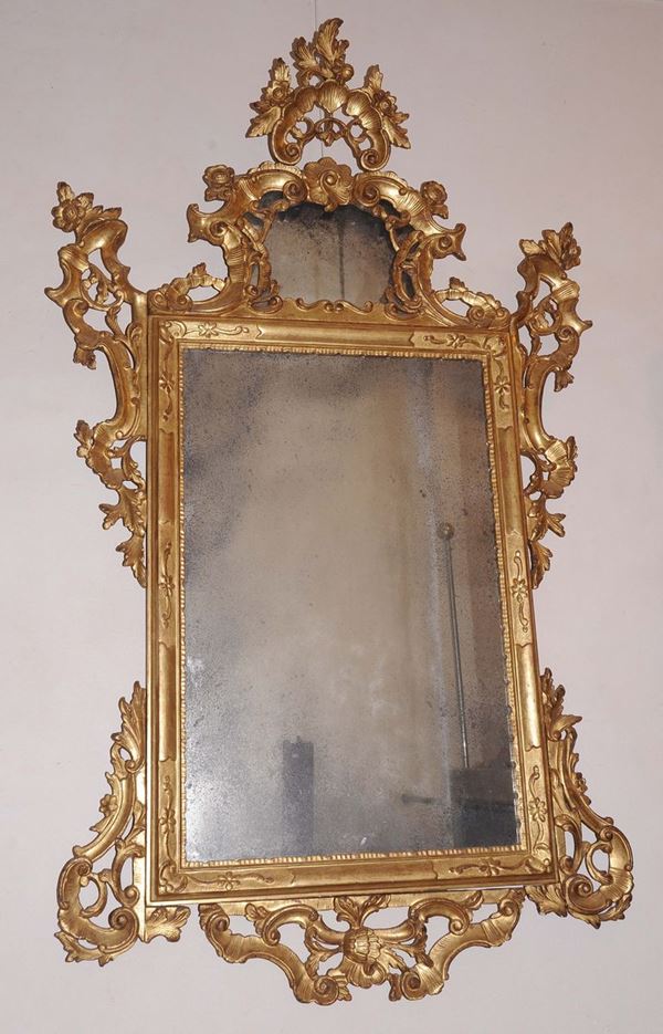 Specchiera in stile Luigi XVI in legno dorato ed intagliato, XIX secolo
