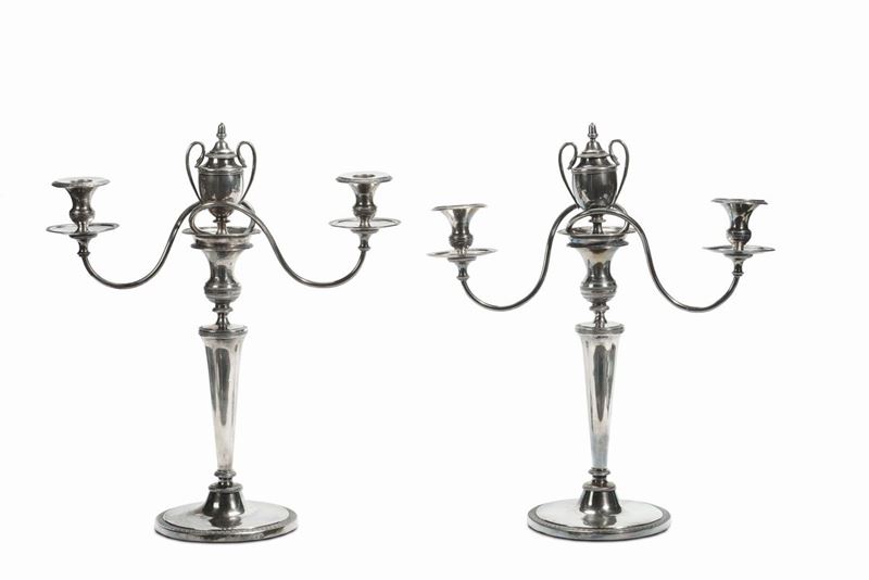 Coppia di doppieri in argento sbalzato, fuso e cesellato, Argentiere genovese della prima metà del XIX secolo  - Auction Fine Selection - I - II - Cambi Casa d'Aste