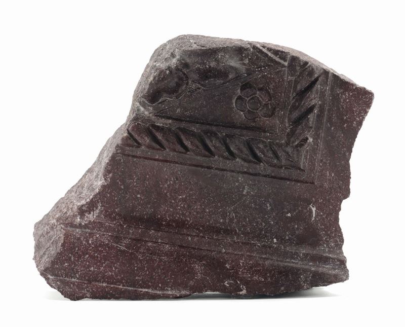 An ancient red porphyry fragment with plaited decoration and moulded frame Roman stone-cutter probably 19th century  - Auction Fine Arts from refined private house - Cambi Casa d'Aste