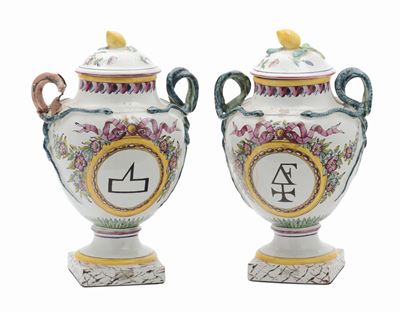 Coppia di Potiche Luigi XVI in Maiolica da Farmacia, XVIII Secolo