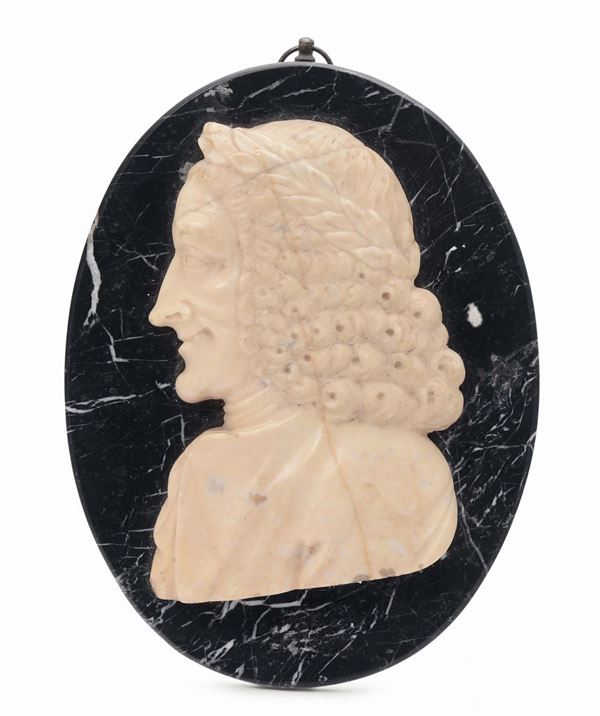 Placca in marmo ovale con profilo di Lorenzo de Medici, XIX secolo