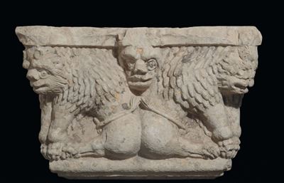 Semicapitello in Pietra con Raffigurazioni di Leoni e Mascherone, Probabilmente XIX-XX Secolo