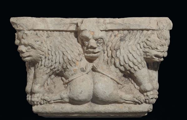 Semicapitello in pietra con raffigurazioni di leoni e mascherone, probabilmente XIX-XX secolo