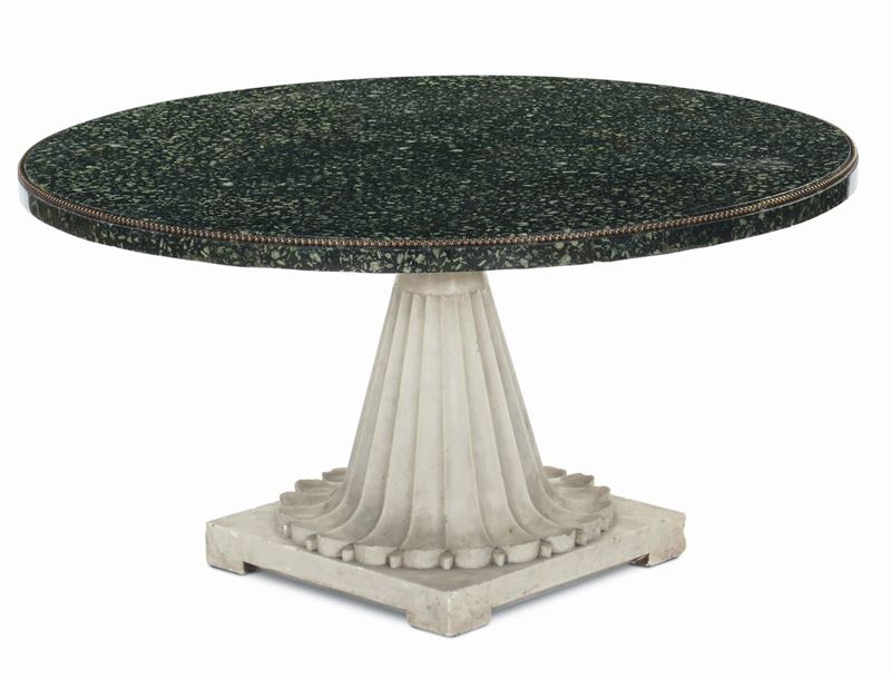 Piano circolare in marmo serpentino con bordura perlinata in bronzo dorato, Italia XIX-XX secolo  - Auction Fine Arts from refined private house - Cambi Casa d'Aste