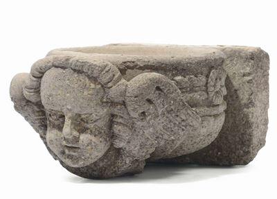 Acquasantiera in Pietra con Testina di Putto e Decoro Floreale, Italia Centro-meridionale XVIII S...