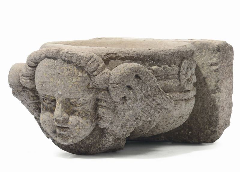 Acquasantiera in pietra con testina di putto e decoro floreale, Italia centro-meridionale XVIII secolo  - Asta Antiquariato e Dipinti Antichi - Cambi Casa d'Aste