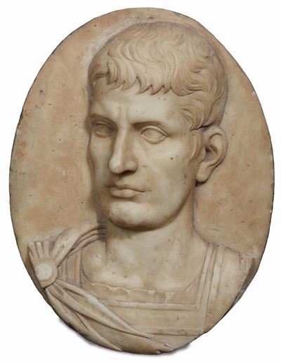 Ovale in Marmo Bianco Raffigurante Cesare Augusto, Arte Italiana del XVIII-XIX Secolo