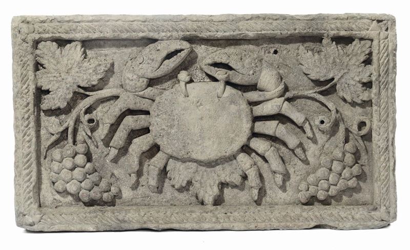 Formella rettangolare con rappresentazione scolpita a bassorilievo  - Asta Antiquariato e Dipinti Antichi - Cambi Casa d'Aste