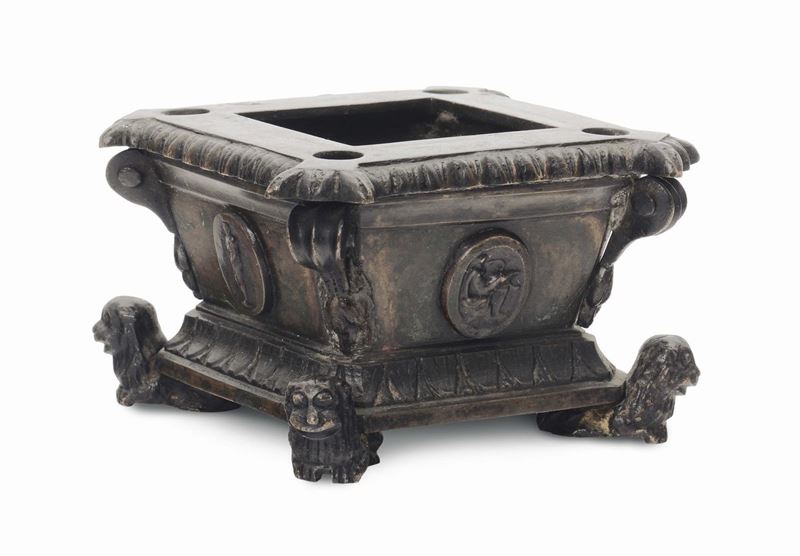 A quadrangular molten and chiselled bronze inkwell, caster of the 18th -19th century  - Auction Fine Arts from refined private house - Cambi Casa d'Aste