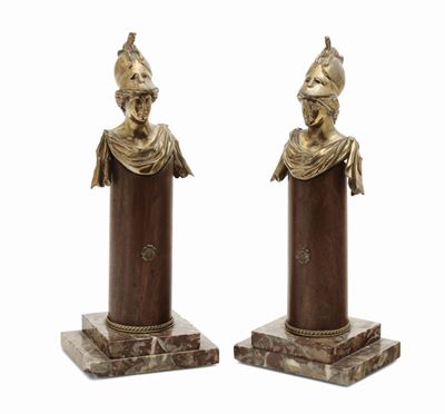 Coppia di Busti Raffiguranti Figure con Elmo in Bronzo Dorato, XVIII Secolo